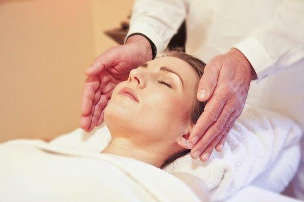 el-reiki-beneficios-rostro-mujer