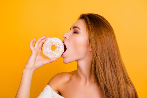 Qué significa soñar comiendo dulces